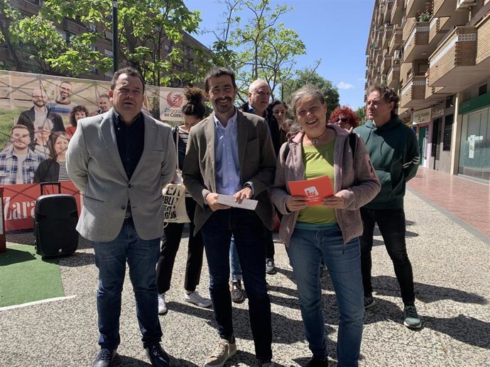 Álvaro Sanz (En El Centro), Acompañado Por Marga Deyá Y Jesús García