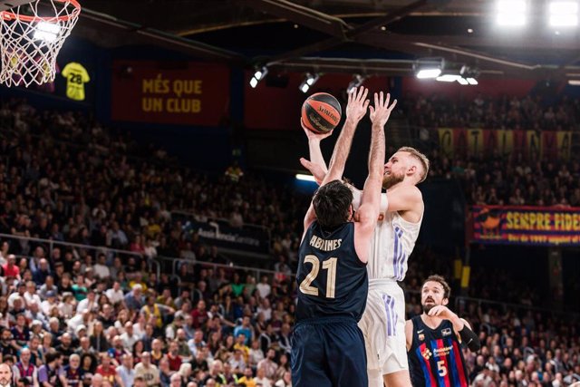 Dzanan Musa of Real Madrid in action against Alex Abrines of FC Barcelona during the ACB Liga Endesa match between FC Barcelona and Real Madrid at Palau Blaugrana on April 16, 2023 in Barcelona, Spain.