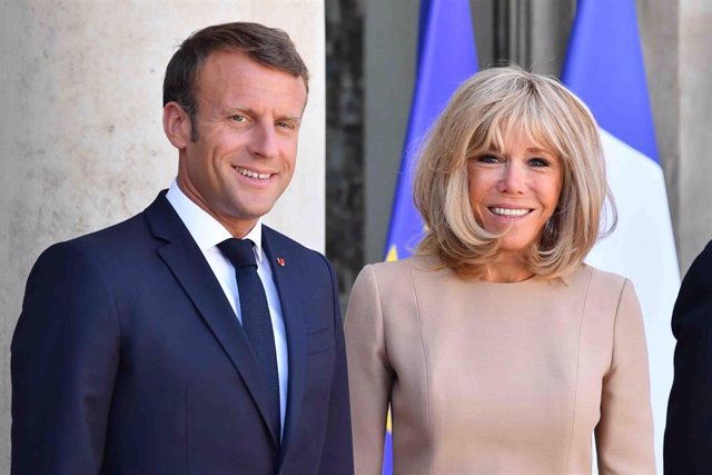 Archivo - El presidente francés, Emmanuel Macron, junto a la primera dama, Brigitte Macron.