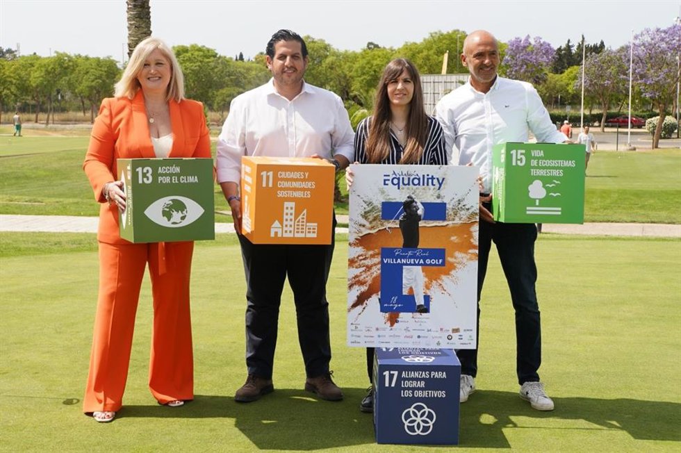 El delegado territorial de Turismo, Cultura y Deporte de la Junta de Andalucía en Cádiz, Jorge Vázquez Calderón, presenta el torneo Andalucía Equality Golf Cup 2023 en Puerto Real (Cádiz)