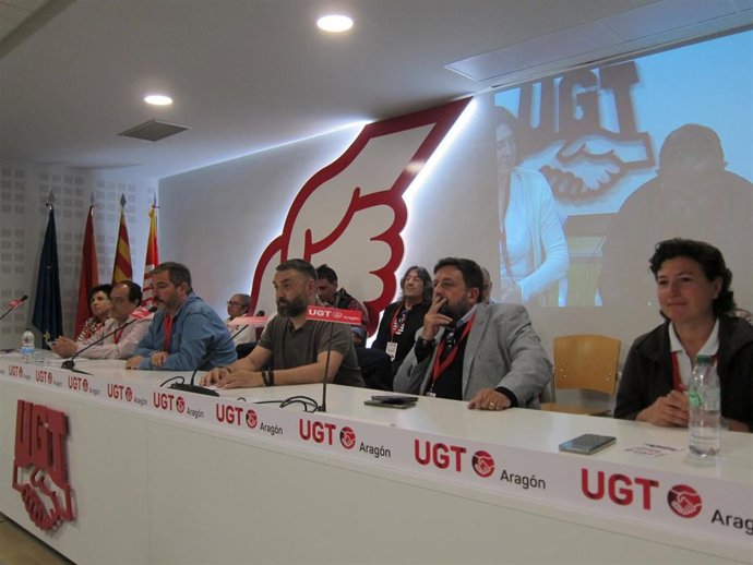 Sergio Sancho Subías (en el centro de la foto) es elegido secretario general de la Federación de Industria, Construcción y Agro de UGT Aragón.