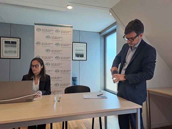 Jordi Cinca i Eullia Orobitg antes de la rueda de prensa de este martes