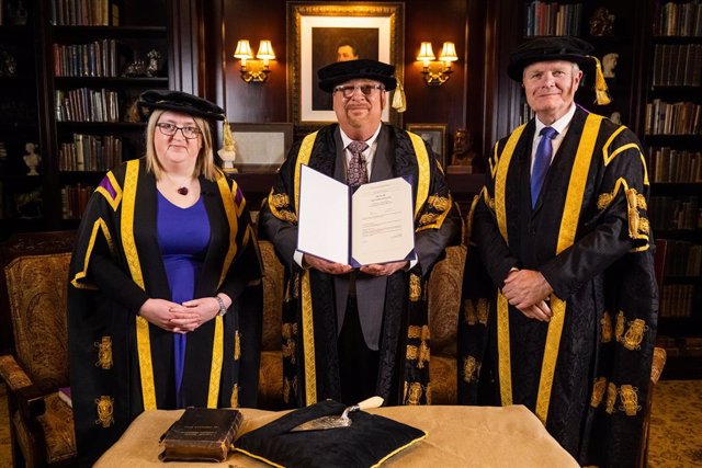 Pictured: Deputy Vice Chancellor Rev. Helen Stokley (l), Chancellor Rick Warren, Vice Chancellor, Rev. Prof. Philip McCormack at the Installation Ceremony of Dr. Rick Warren as Chancellor of Spurgeon’s College.