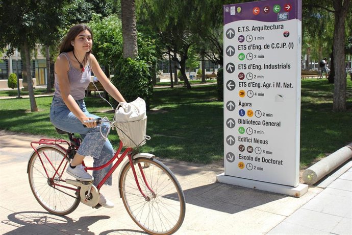 Archivo - Imagen de una alumna en la Universitat Politcnica de Valncia (archivo)