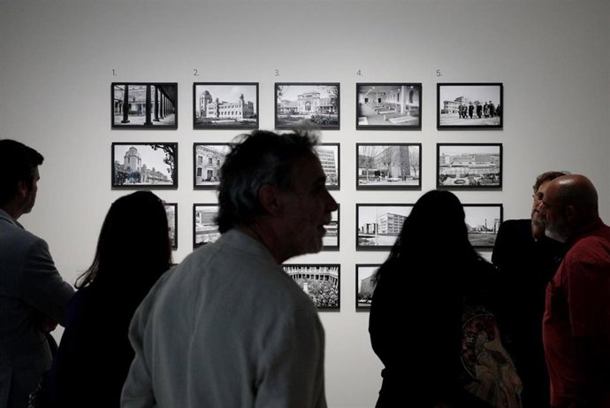 Una exposición en La Nau presenta una nueva mirada de la arquitectura de los campus de la Universitat de Valncia
