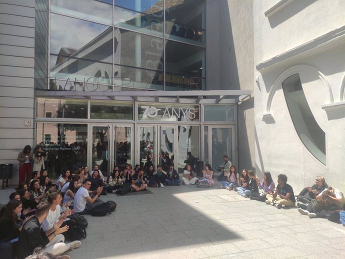 Protesta dels alumnes de la universitat Blanquerna-URL