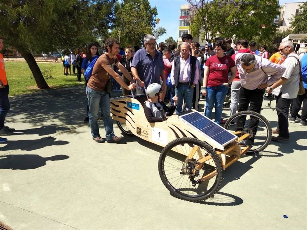 Archivo - Carrera de vehículos solares de la UHU.