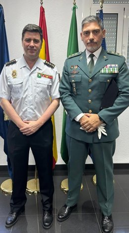El jefe provincial de Policía Nacional junto al nuevo jefe de la Comandancia de la Guardia Civil.