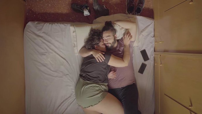 La problemática de los precios de alquiler entre los jóvenes marca la trama principal de 'El Pisito', el primer cortometraje como directora y guionista de la valenciana Claudia García de Mateos