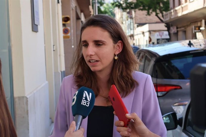 La candidata de Unidas Podemos a la alcaldía de Palma, Lucía Muñoz, en declaraciones a los medios.