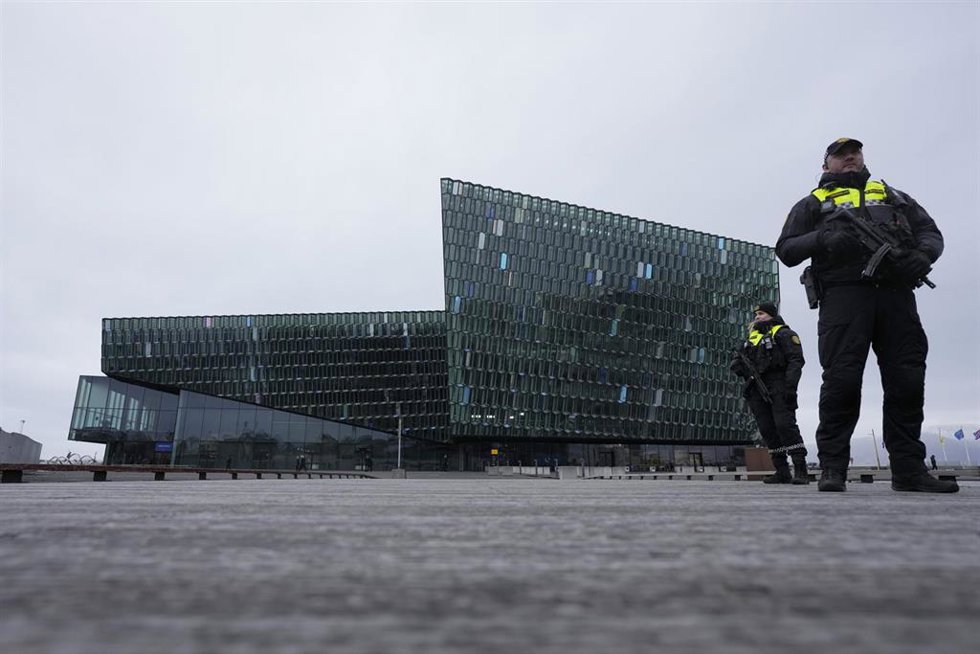 El centro Harpa en el que se celebra la cumbre del Consejo de Europa, en Islandia