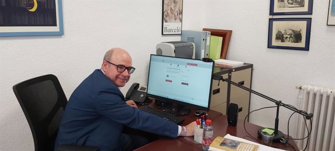 Pedro Mercado, nuevo rector electo de la Universidad de Granada, ejerciendo el voto en el mediodía de este martes