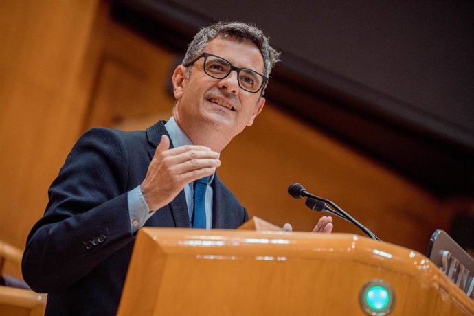 El ministro de la Presidencia, Relaciones con las Cortes y Memoria Democrática, Félix Bolaños, interviene durante una sesión plenaria en el Senado, a 16 de mayo de 2023, en Madrid (España). 