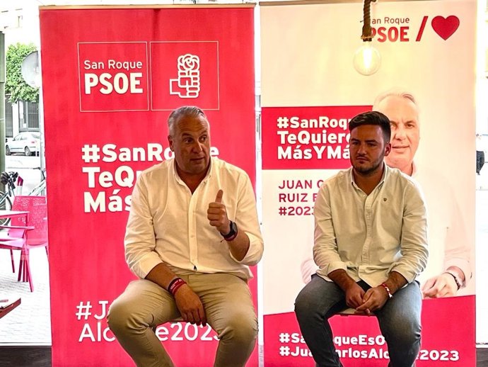 Ruiz Boix destaca en Sevilla a estudiantes sanroqueños las propuestas del PSOE de San Roque para la juventud