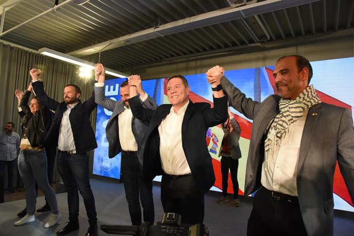 El candidato del PSOE a la Presidencia de C-LM, Emiliano García-Page, durante un acto en Azuqueca de Henares.