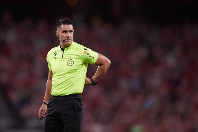 El colegiado madrileño Miguel Ángel Ortiz Arias durante un partido