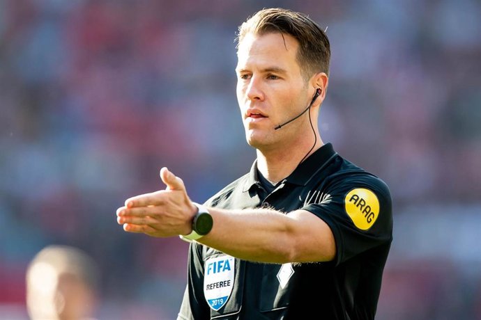 Archivo - El colegiado neerlandés Danny Makkelie durante un partido