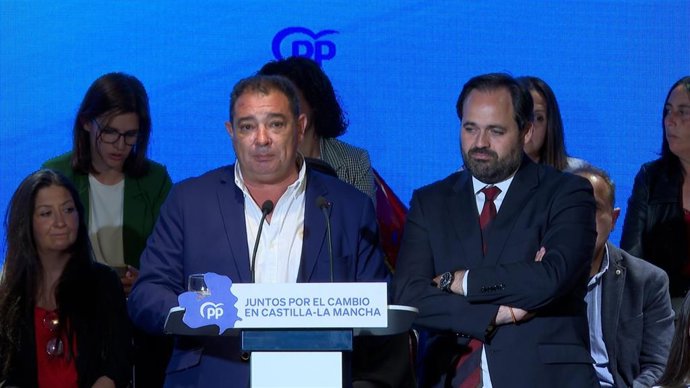 El alcalde de Gálvez, Manuel Fernández, y el candidato del PP a la Presidencia de C-LM, Paco Núñez