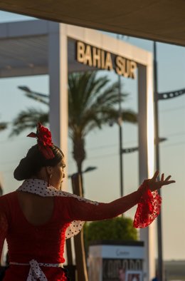Archivo - Las actuaciones en Bahía Sur, bajo el atardecer de la bahía de Cádiz, arrancarán este mismo mes de mayo.