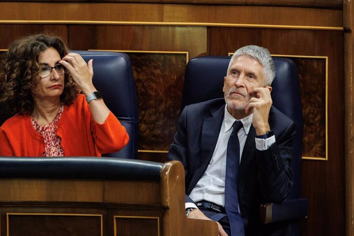 La ministra de Hacienda, María Jesús Montero, y el ministro de Interior, Fernando Grande-Marlaska, durante una sesión de control al Gobierno, en el Congreso de los Diputados