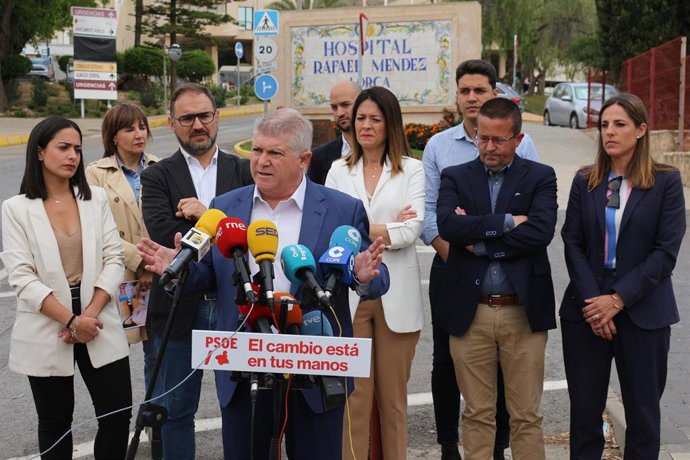 Imagen del candidato del PSRM a la Presidencia de la Comunidad, Pepe Vélez, en Lorca (Murcia)