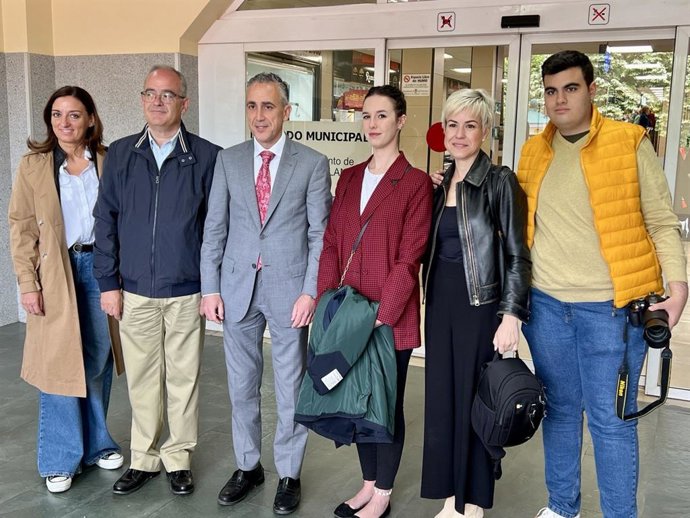 El candidato del Partido Popular a la Alcaldía de Puertollano (Ciudad Real), Miguel Ángel Ruiz, en el mercado municipal.