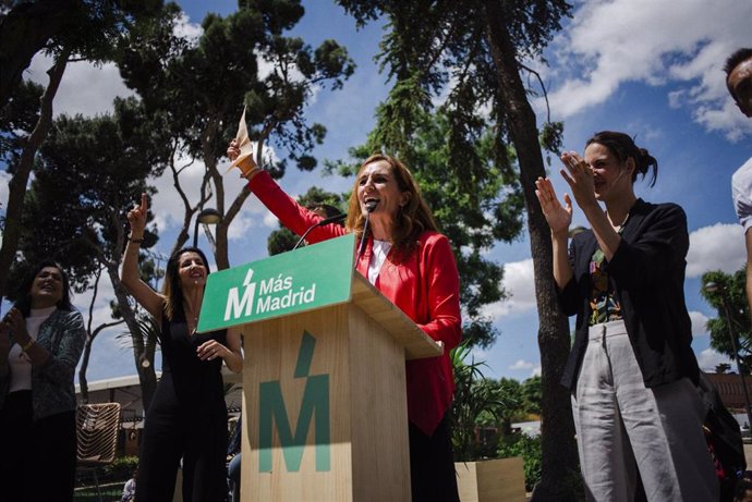 La candidata de Más Madrid, a la presidencia de la Comunidad de Madrid, Mónica García, interviene durante un acto de Más Madrid, en el parque Lorenzo Azofra