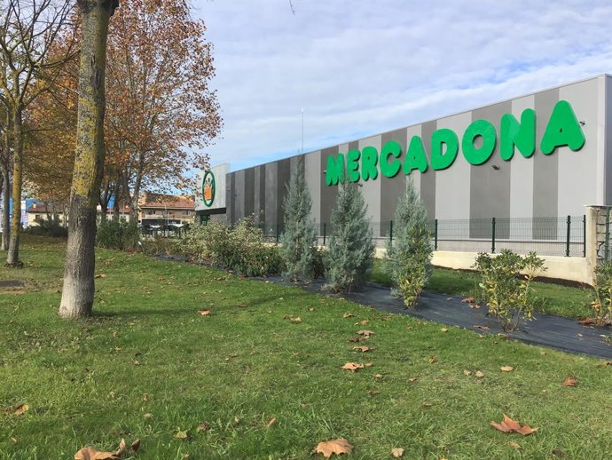 Archivo - Nuevo supermercado eficiente de Mercadona en Vitoria