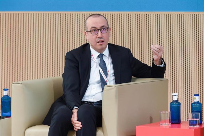 El consejero delegado de BBVA, Onur Gen, durante la segunda jornada del 18 encuentro del sector bancario, a 17 de mayo de 2023, en Madrid (España). Durante el debate, se habla sobre el sector bancario, que ha apoyado la iniciativa del Gobierno para 