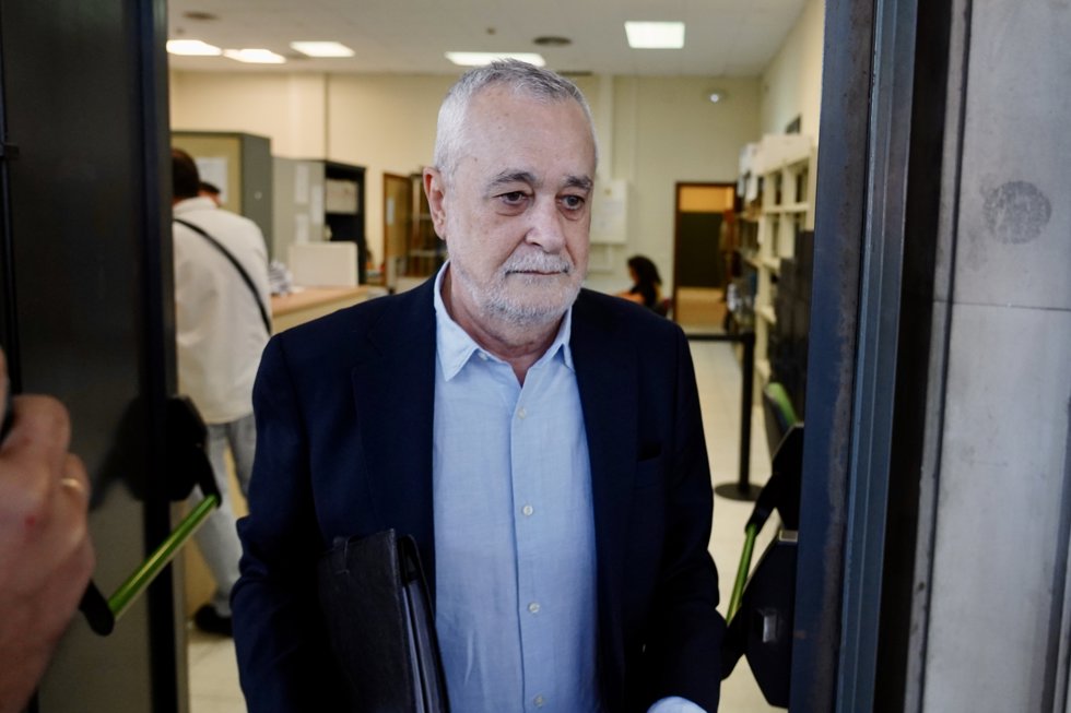 José Antonio Griñán llega a los juzgados de Sevilla para un nuevo informe forense que determine si puede seguir su tratamiento en prisión para cumplir su condena por el caso ERE