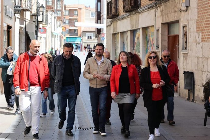 El secretario general del PSOECyL, Luis Tudanca, visita Tordesillas (Valladolid)