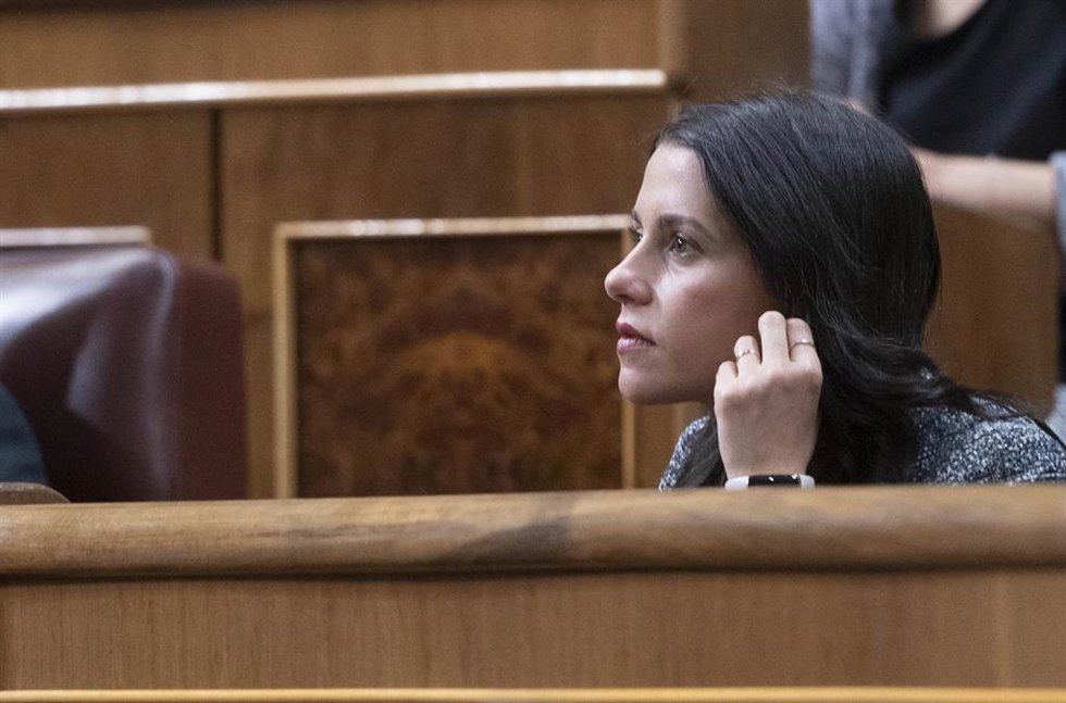 La portavoz de Ciudadanos en el Congreso, Inés Arrimadas, durante una sesión plenaria, en el Congreso de los Diputados.
