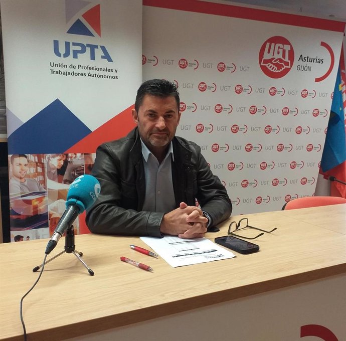 Rueda de prensa del presidente UPTA España, Eduardo Abad, en la sede  de UGT Gijón