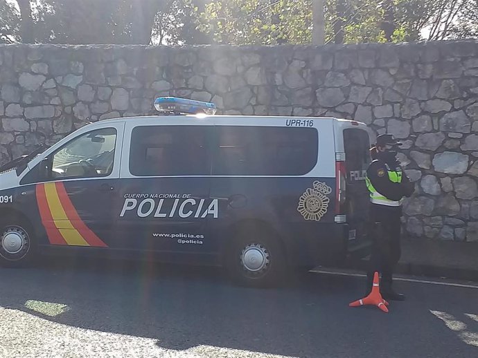 Control de la Policía Nacional en Langreo