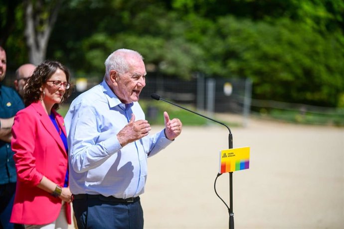 El alcaldable de ERC Ernest Maragall junto a la consellera Tnia Verge.