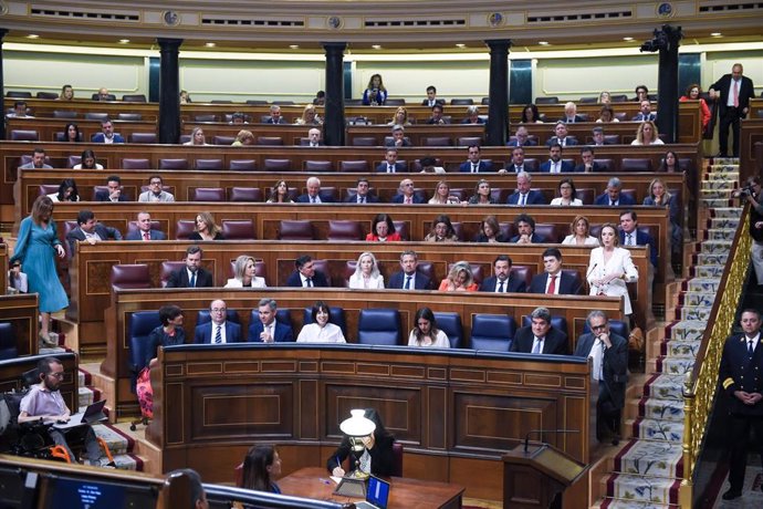 La portavoz del PP en el Congreso, Cuca Gamarra, interviene durante una sesión plenaria en el Congreso de los Diputados, a 10 de mayo de 2023, en Madrid (España). Durante el pleno, el ministro de Industria ha dado cuenta de la situación de los Proyectos