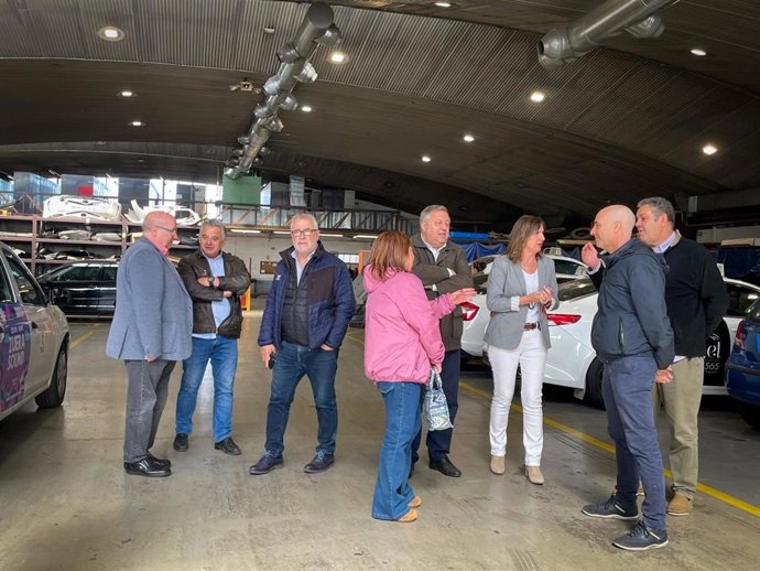 La candidata del PSOE a la Alcaldía de Zaragoza, Lola Ranera, ha mantenido una reunión con el sector del taxi