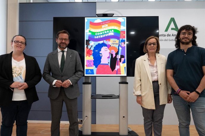 Lectura de un manifiesto contra la Lgtbifobia en la Junta