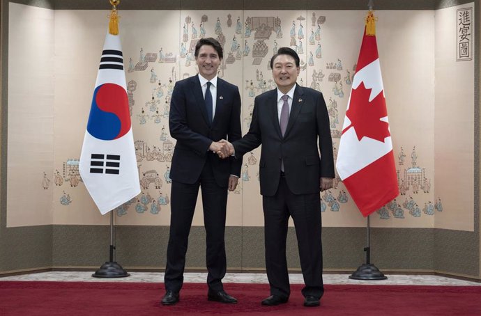 El primer ministro de Canadá, Justin Trudeau, junto al presidente de Corea del Sur, Yoon Suk Yeol.