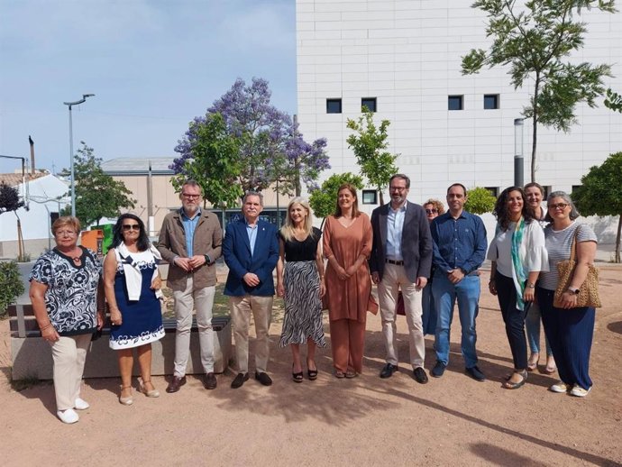 Patricia del Pozo y Cristina Piernagorda (en el centro) en la visita a Baena.