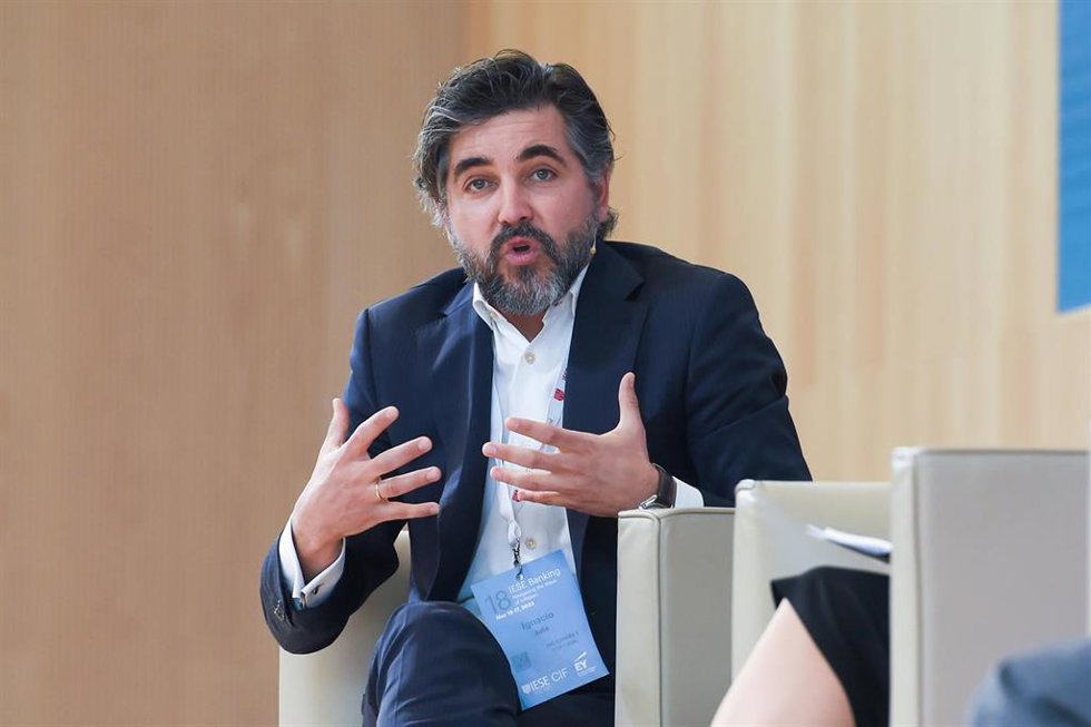 El consejero delegado de ING en España y Portugal, Ignacio Juliá, durante la segunda jornada del 18 encuentro del sector bancario, a 17 de mayo de 2023, en Madrid (España). Durante el debate, se habla sobre el sector bancario, que ha apoyado la iniciat