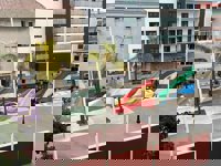 Torremolinos (Málaga) declara luto oficial tras la muerte de una mujer a manos de su pareja