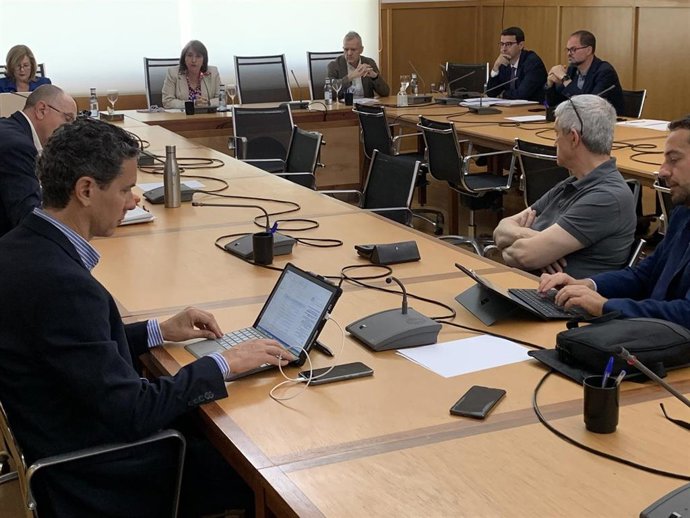 La rectora de la Universidad de Alicante (UA), Amparo Navarro, y el Consejo de Gobierno de la UA.