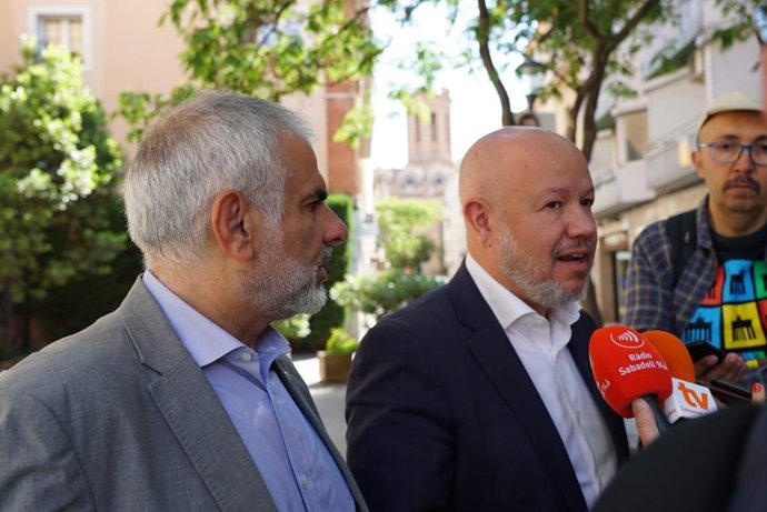 El líder de Cs a Catalunya, Carlos Carrizosa, al costat del candidat a l'alcaldia de Sabadell, Joan García