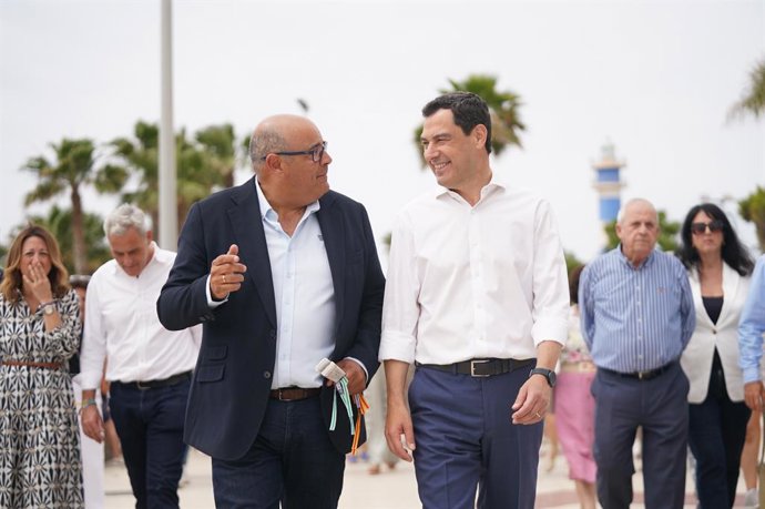 El presidente del PP-A y del Gobierno andaluz, Juanma Moreno, en Vélez-Málaga.