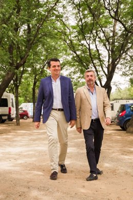 El candidato del PP a la reelección como alcalde de Córdoba, José María Bellido, con Miguel Ángel Torrico, en El Zumbacón.