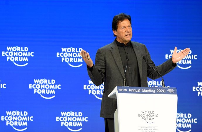Archivo - DAVOS, Jan. 23, 2020  Pakistani Prime Minister Imran Khan speaks at the World Economic Forum (WEF) annual meeting in Davos, Switzerland, Jan. 22, 2020.