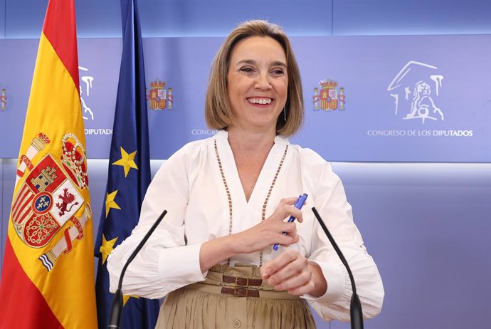 La secretaria general del Partido Popular, Cuca Gamarra, durante una rueda de prensa posterior a la reunión de la Junta de Portavoces, en el Congreso de los Diputados, a 16 de mayo de 2023, en Madrid (España).