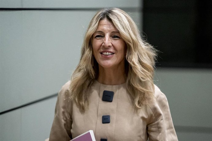 La vicepresidenta segunda del Gobierno y ministra de Trabajo y Economía Social, Yolanda Díaz, a su llegada este miércoles a una reunión con responsables de CC.OO., UGT y colectivos de empleadas de hogar.