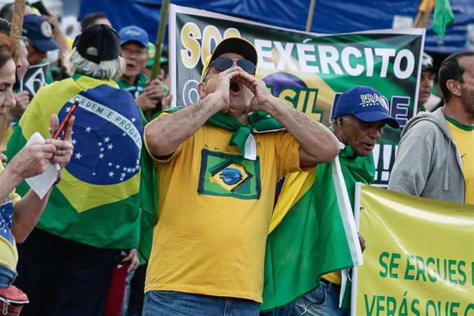 Archivo - Seguidores de Jair Bolsonaro protestan por su derrota en las urnas y apelan a una intervención militar.